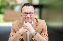 12 grudnia 2025 odbył się webinar prowadzony przez dr. Artura Rycaka pt.  ”Jawność wynagrodzeń w rekrutacji, nazewnictwo stanowisk – zmiany w kodeksie pracy od 24.12.2025 r.”.